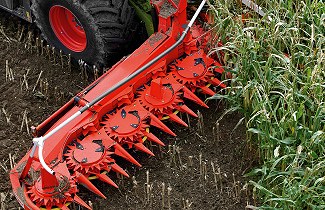 KAP pályázat: A SORFÜGGETLEN SILÓZÁSTECHNIKA MINDEN KATEGÓRIÁBAN, mint pl. KEMPER betakarító adapterek, DION vontatott silózók, KAYHAN függesztett silózók.Függetlenül a sor távolságától és a terméstől. Garantált a tökéletes aprítás és kifogástalan szemroppantás. KAP pályázat: A SORFÜGGETLEN SILÓZÁSTECHNIKA MINDEN KATEGÓRIÁBAN, mint pl. KEMPER betakarító adapterek, DION vontatott silózók, KAYHAN függesztett silózók.Függetlenül a sor távolságától és a terméstől. Garantált a tökéletes aprítás és kifogástalan szemroppantás.